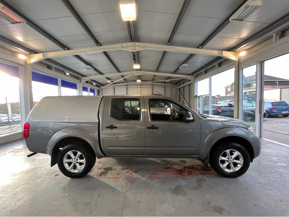 2015 Nissan Navara - image 5