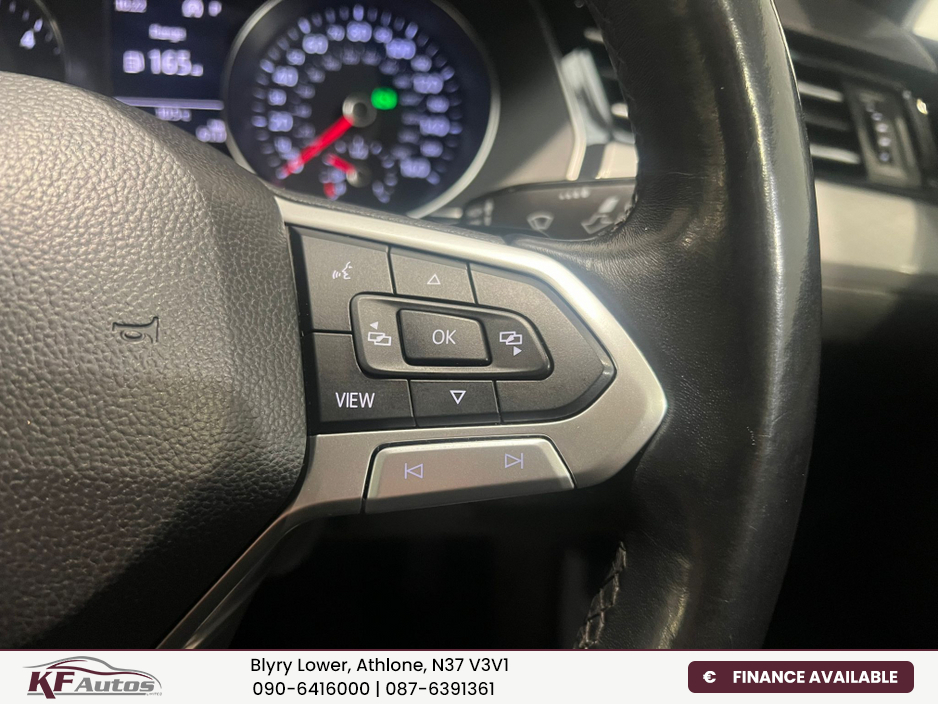 2020 Volkswagen Passat - image 25