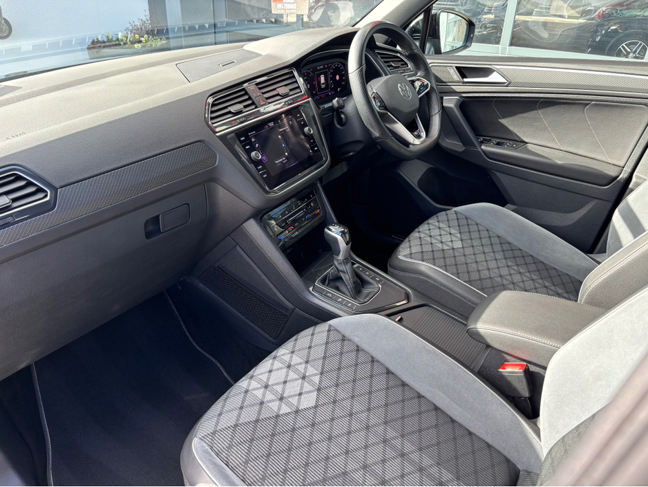 2022 Volkswagen Tiguan - image 10