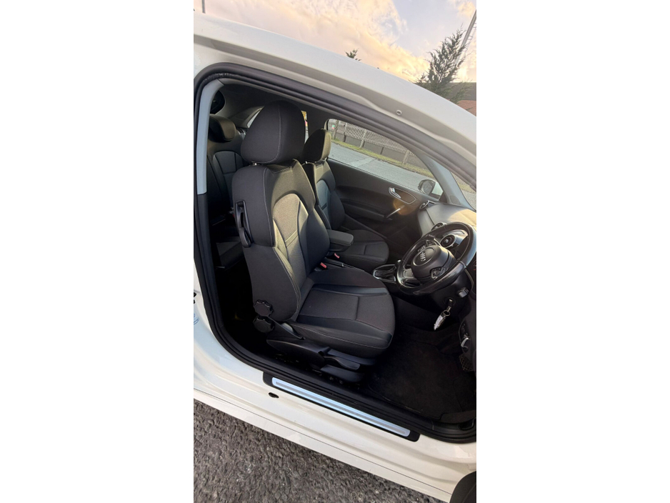 2011 Audi A1 - image 11