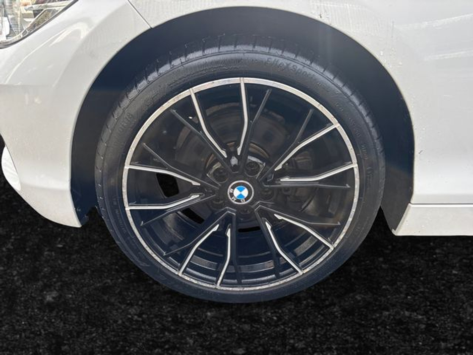 2017 BMW 1 Series - image 12