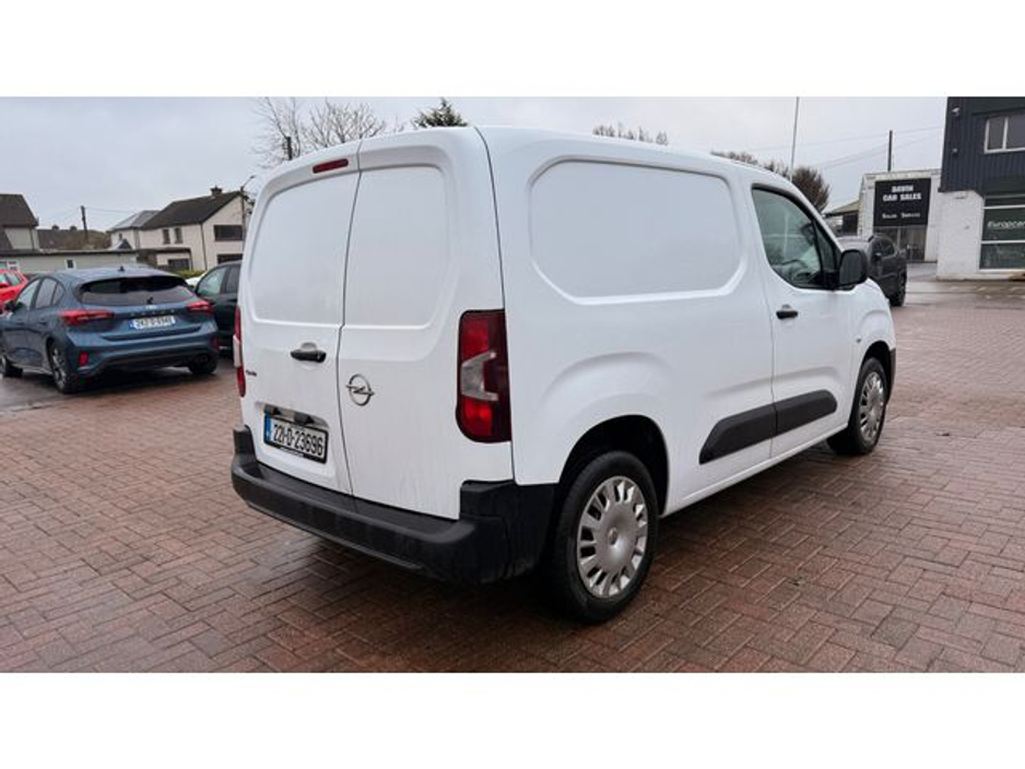 2022 Opel Combo - image 4