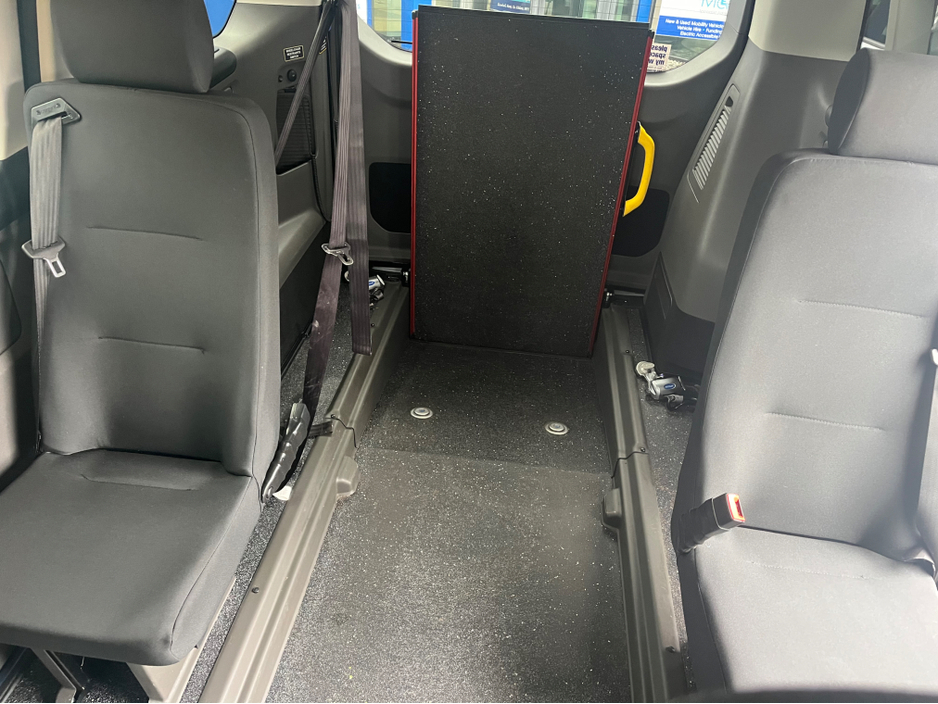 2022 Ford Tourneo - image 22