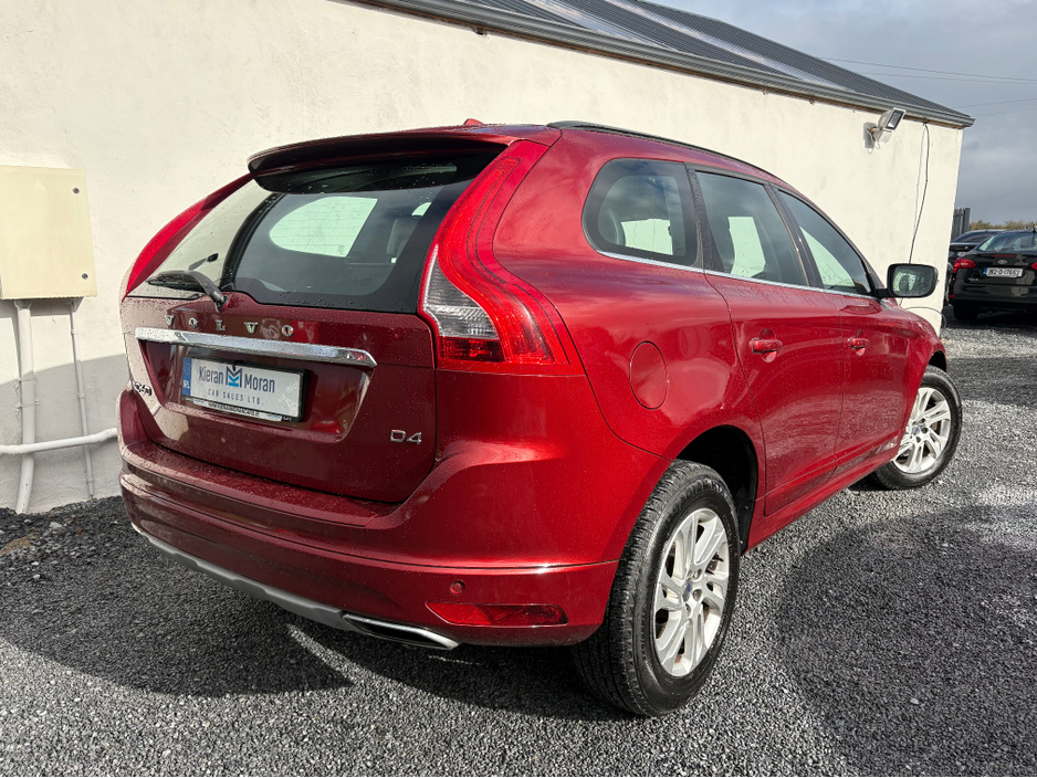 2017 Volvo XC60 - image 7