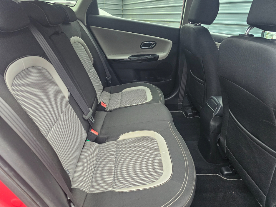 2017 Kia Ceed - image 2