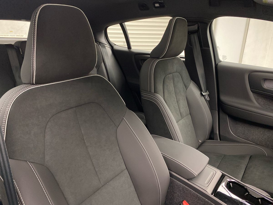 2026 Volvo EC40 - image 11