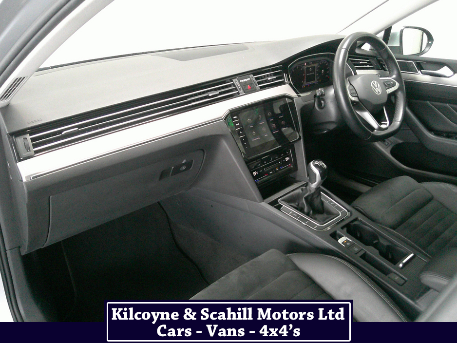 2022 Volkswagen Passat - image 18