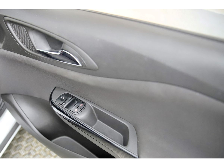 2016 Opel Corsa - image 25