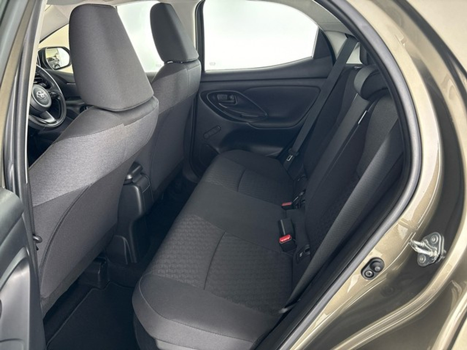 2024 Toyota Yaris - image 7