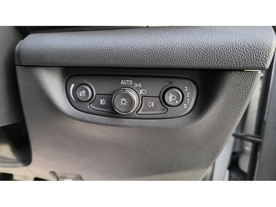 2021 Opel Insignia - image 20