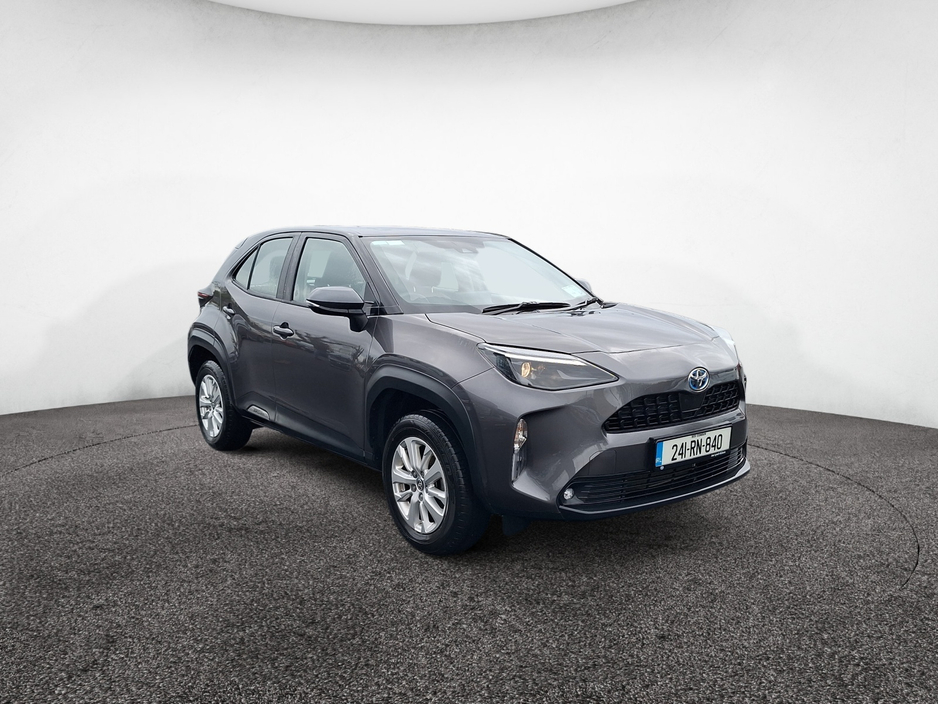 2024 Toyota Yaris Cross - image 2