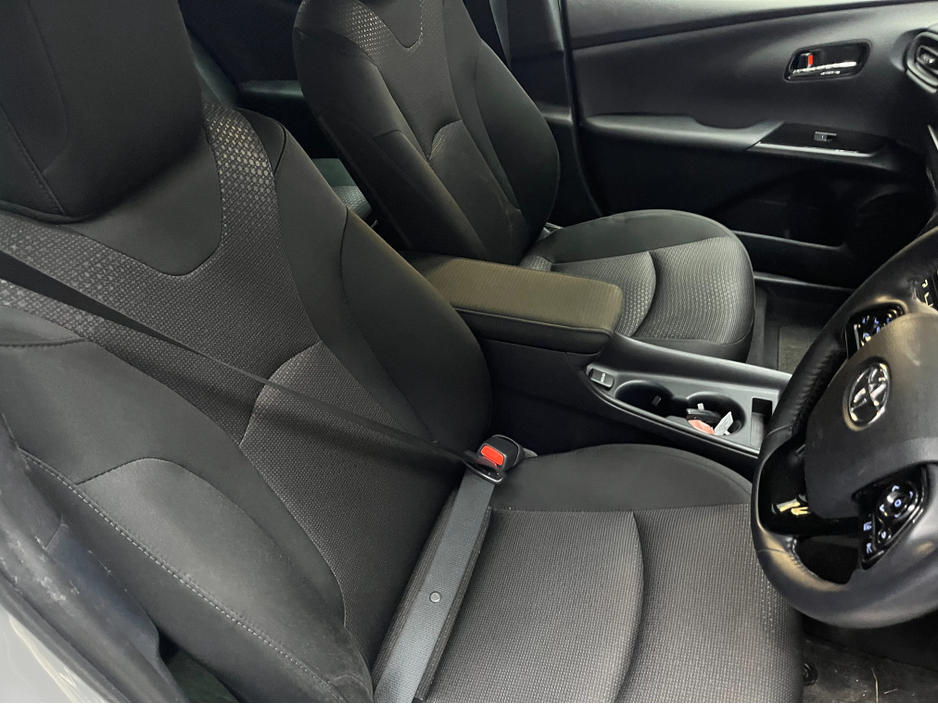 2022 Toyota Prius - image 11