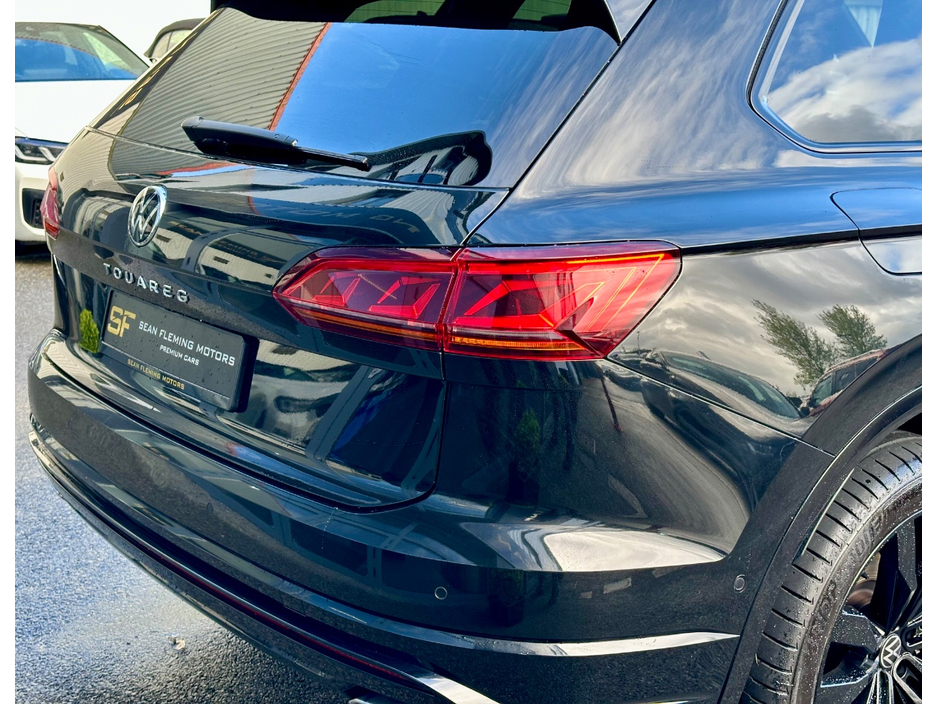 2023 Volkswagen Touareg - image 21