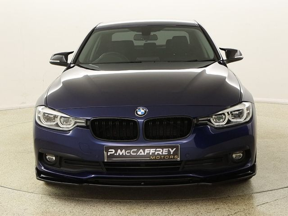 2017 BMW 3 Series - image 2