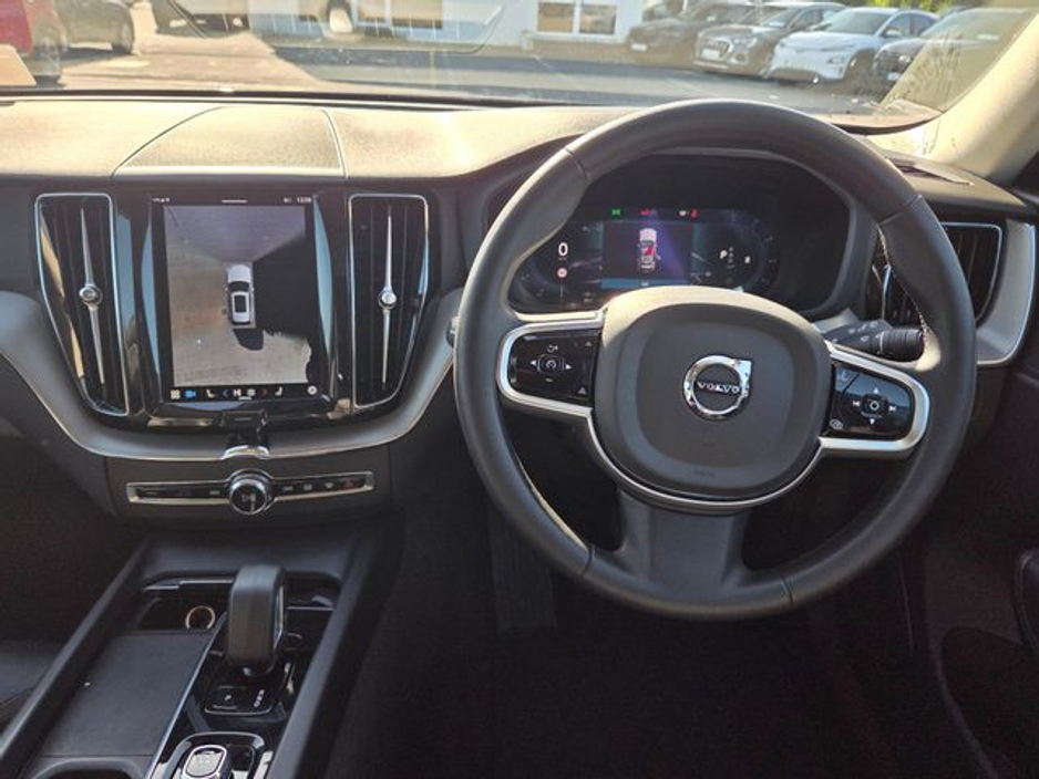 2023 Volvo XC60 - image 8