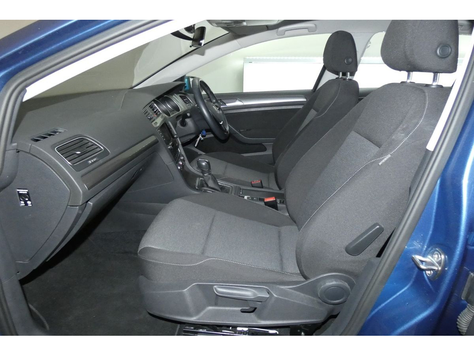 2016 Volkswagen Golf - image 15