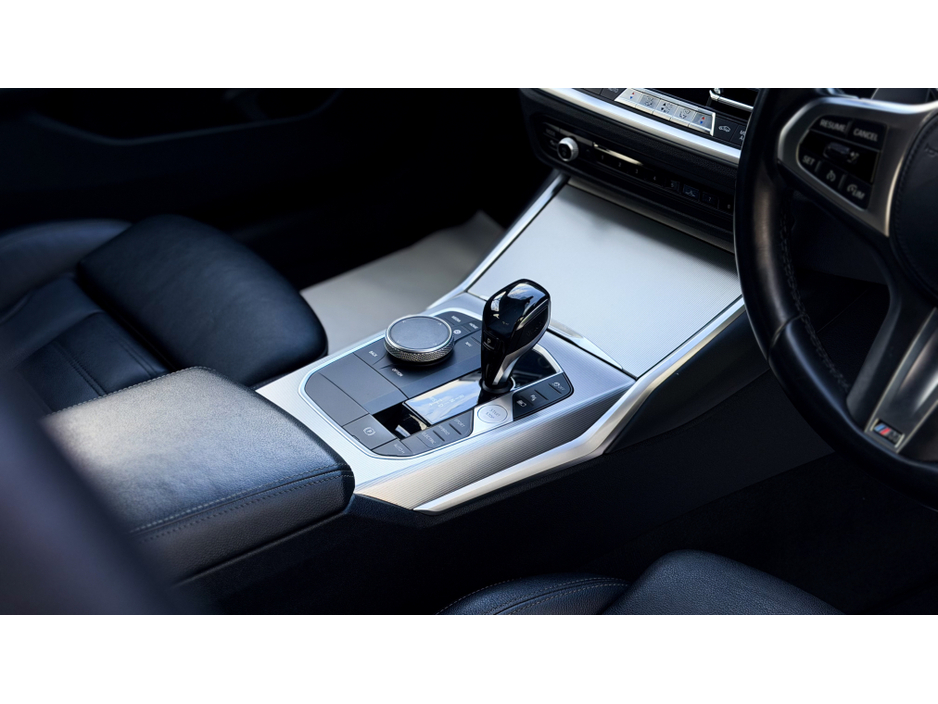 2020 BMW 3 Series - image 8