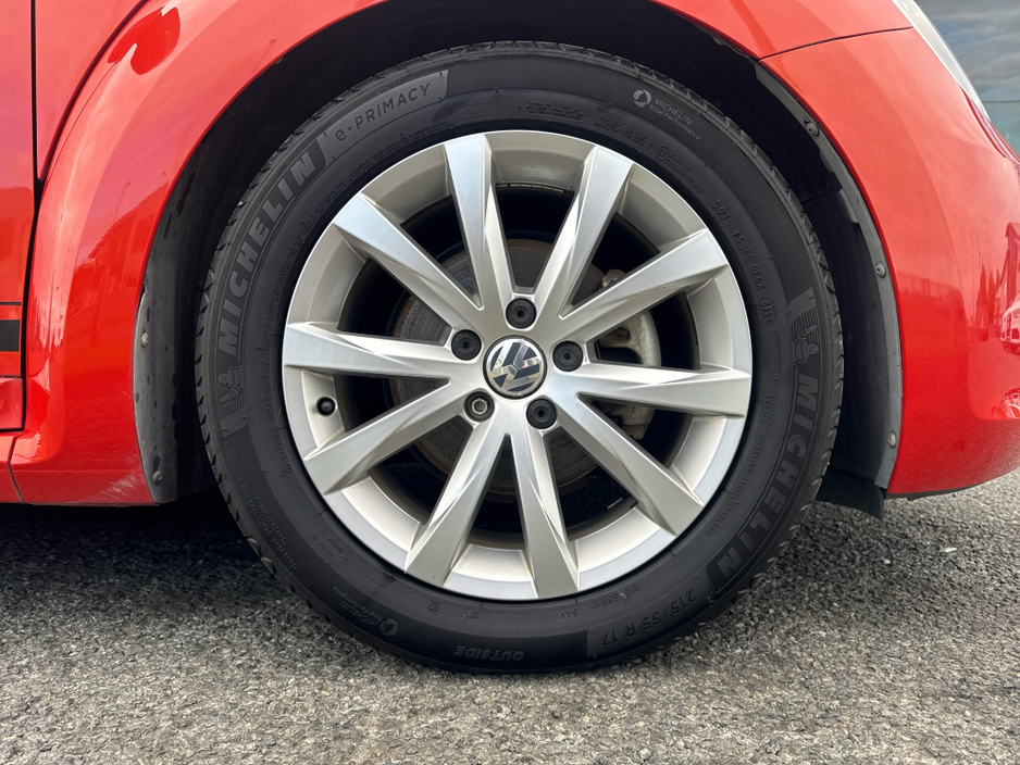 2016 Volkswagen Beetle - image 5