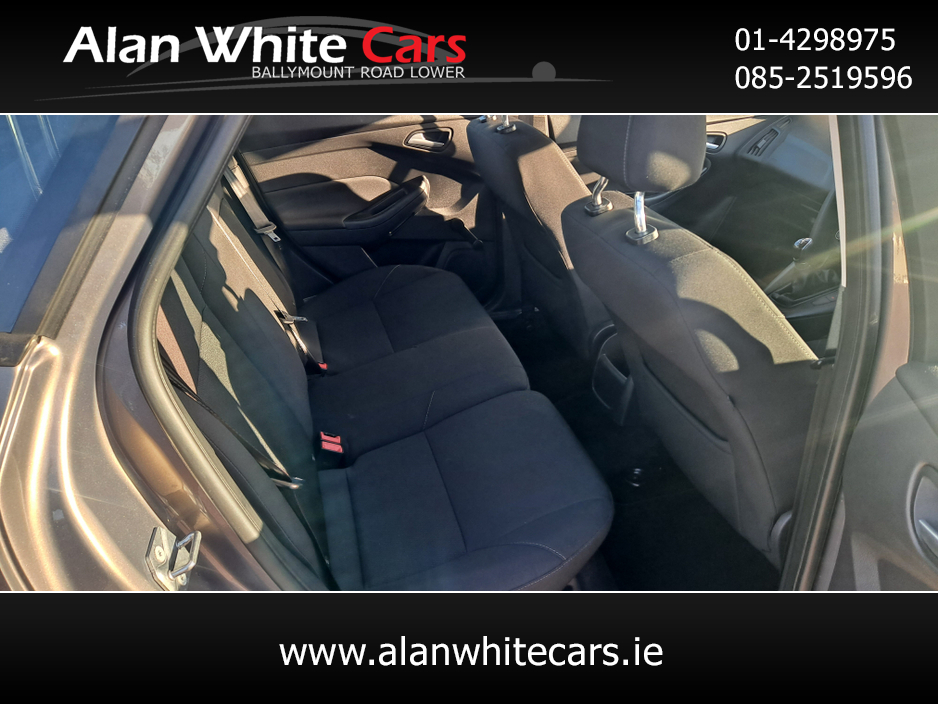 2016 Ford Focus - image 15