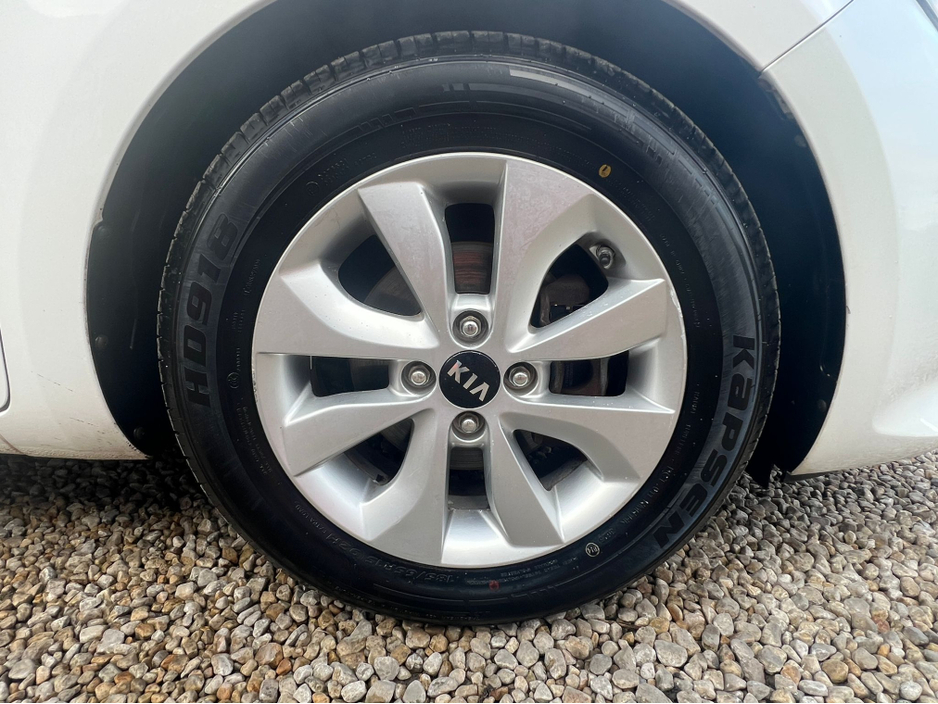 2015 Kia Rio - image 18