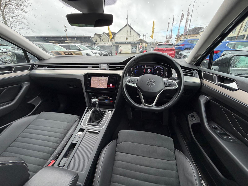 2021 Volkswagen Passat - image 13