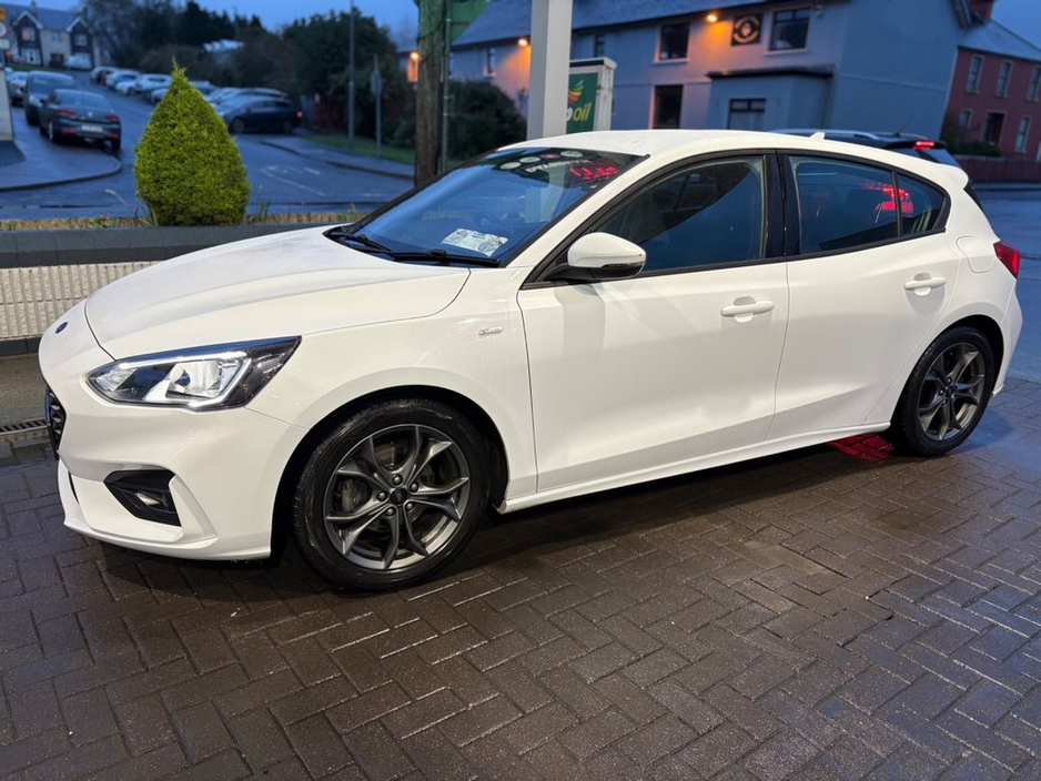 2019 Ford Focus - image 7