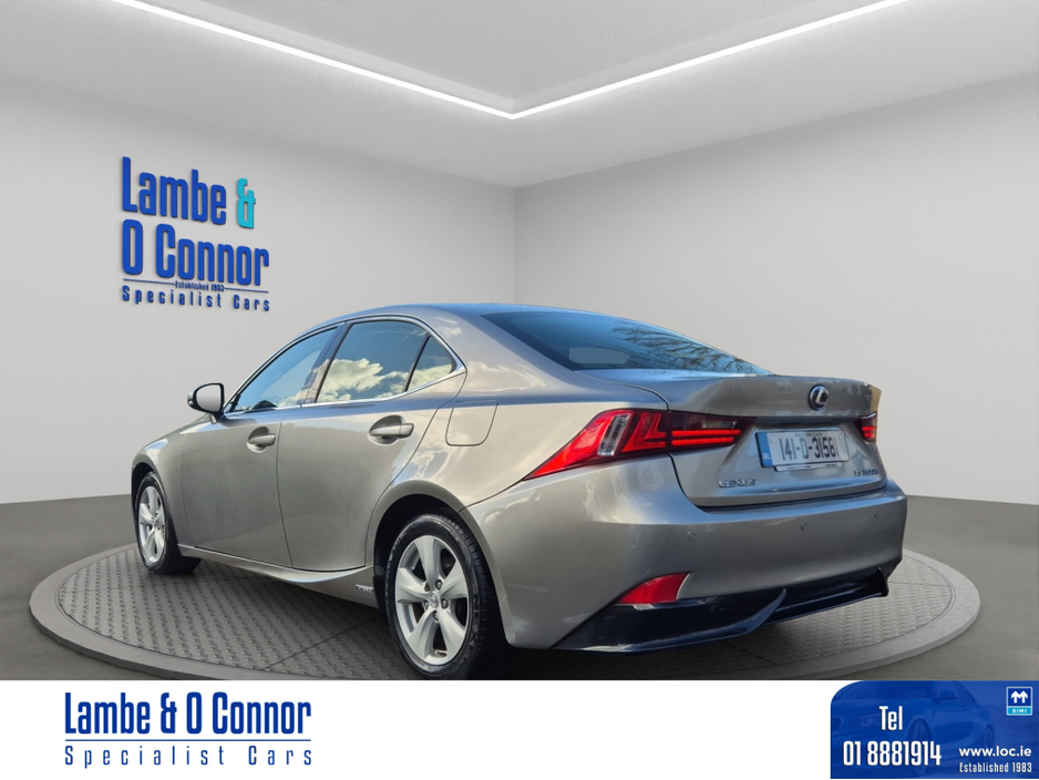 2014 Lexus IS 300 h - image 3