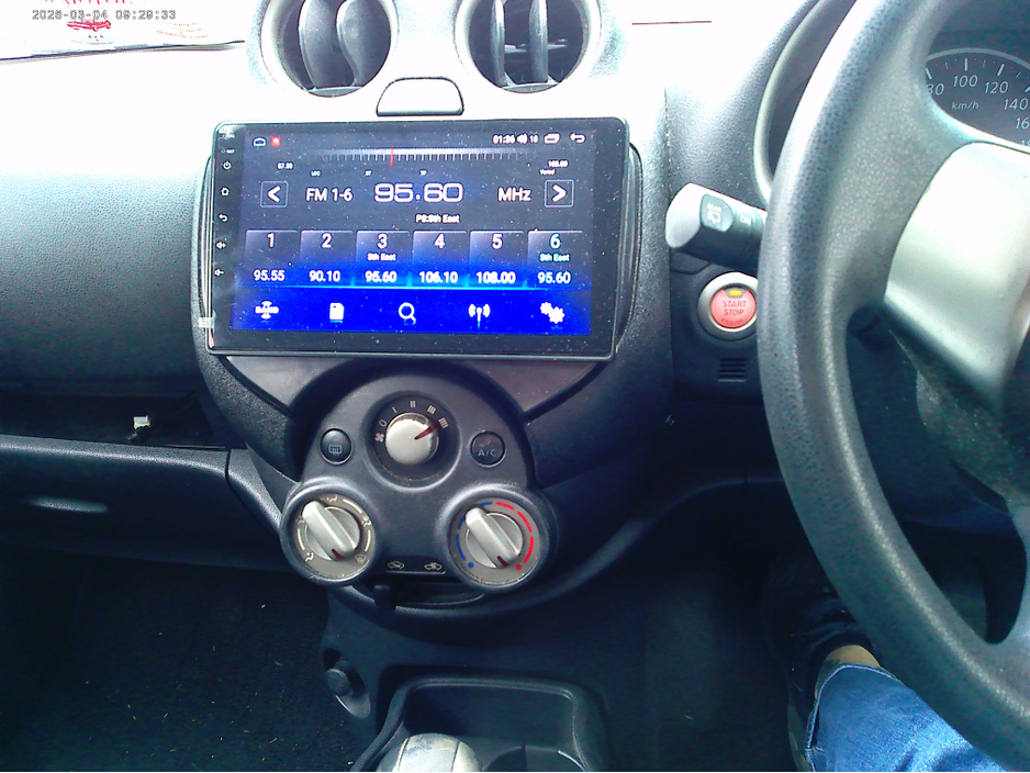 2011 Nissan Micra - image 10