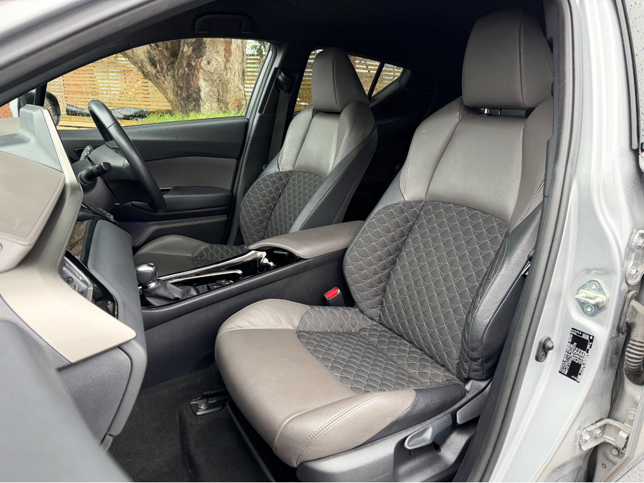 2023 Toyota C-HR HYBRID..Keyless Entry..Apple CarPlay €22,750