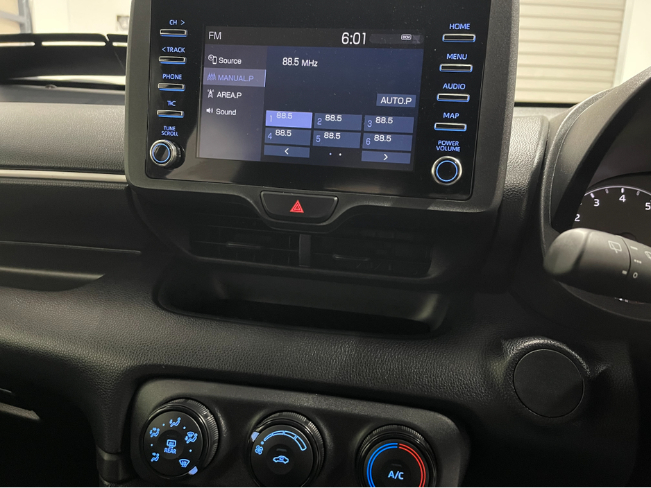 2020 Toyota Yaris - image 7