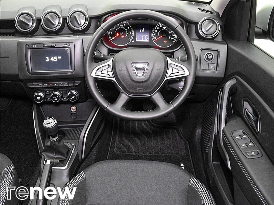 2019 Dacia Duster - image 2