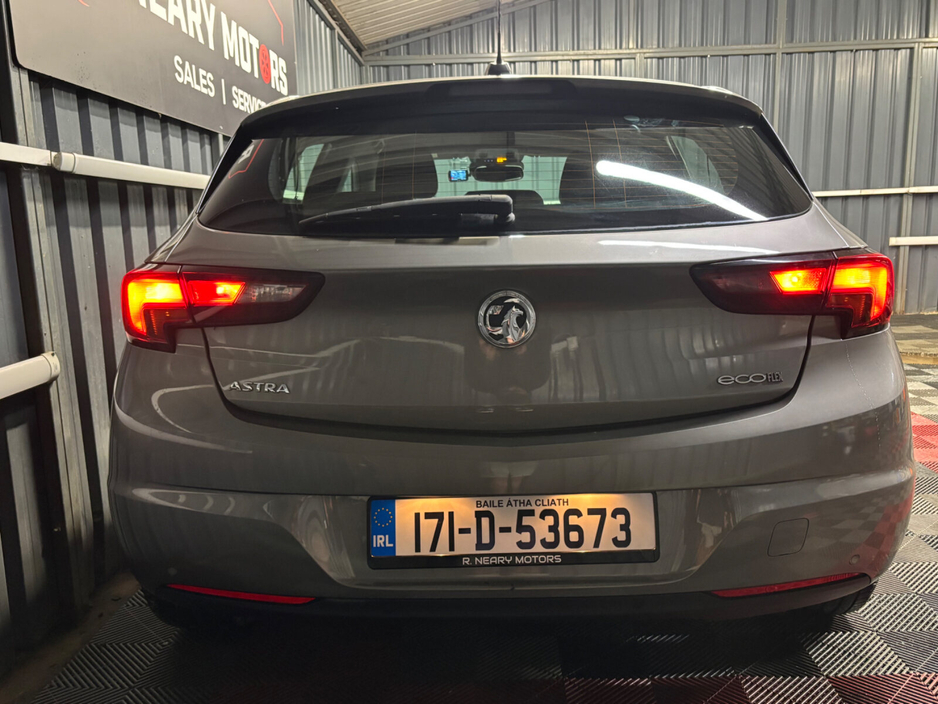 2017 Vauxhall Astra - image 2