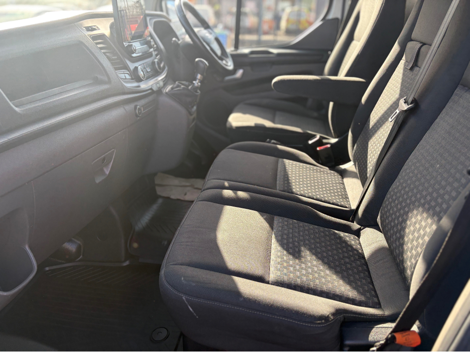 2021 Ford Transit Custom - image 8