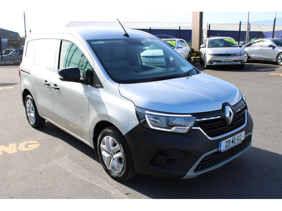 2023 Renault Kangoo - image 7