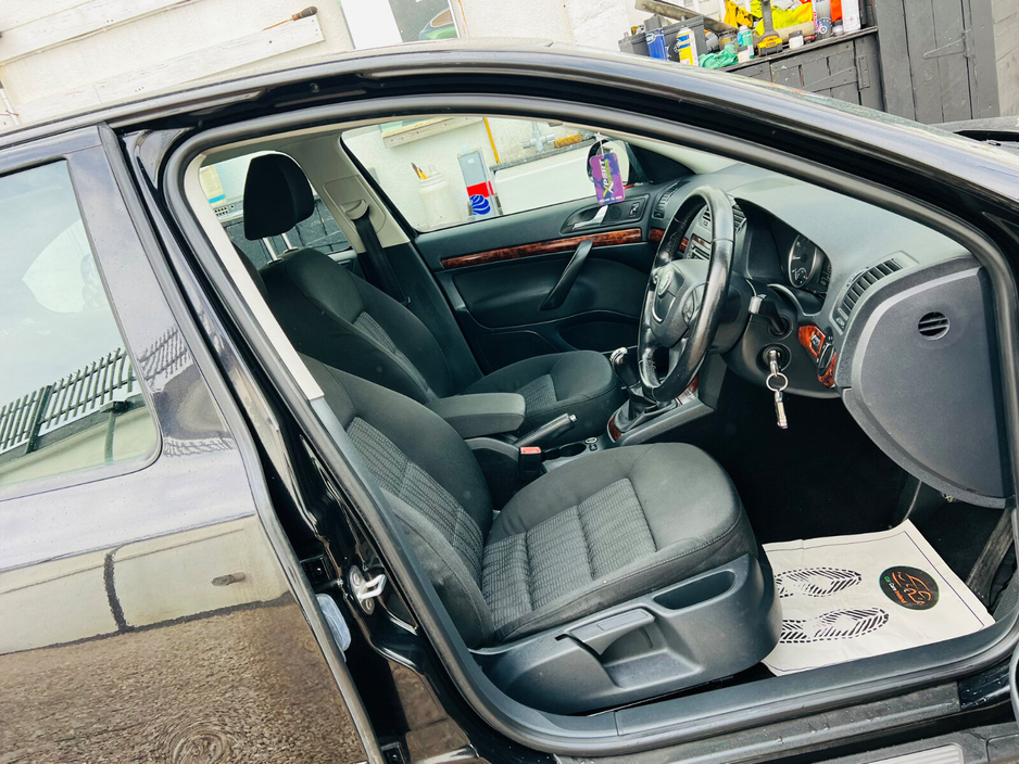 2010 Skoda Octavia - image 11