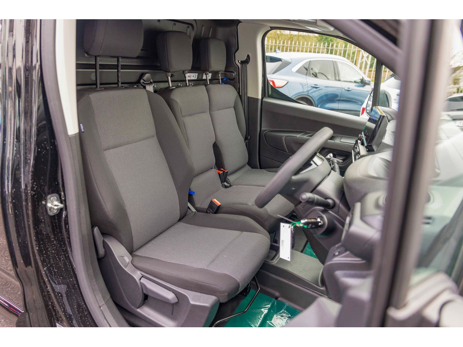 2026 Peugeot Partner - image 11