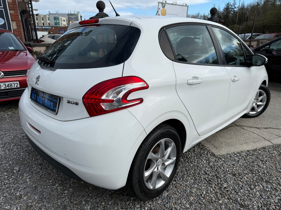 2013 Peugeot 208 - image 4