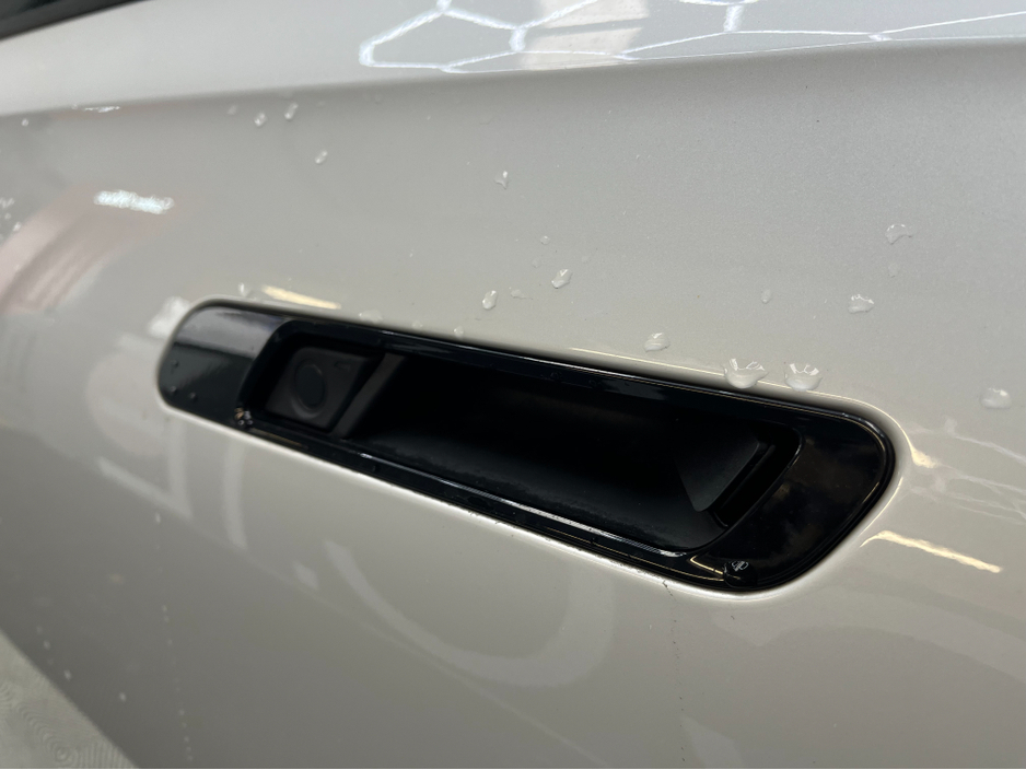 2025 BMW i7 - image 11