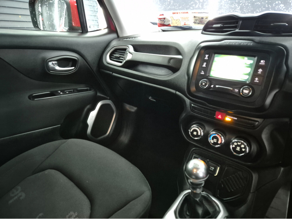 2016 Jeep Renegade - image 15