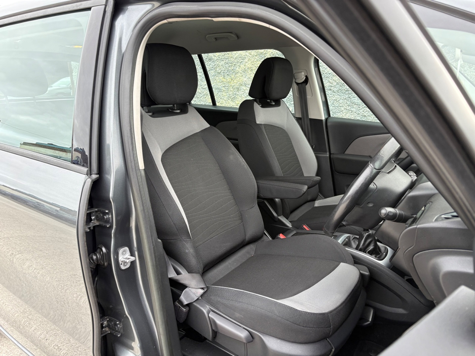 2015 Citroen Grand C4 Picasso - image 14