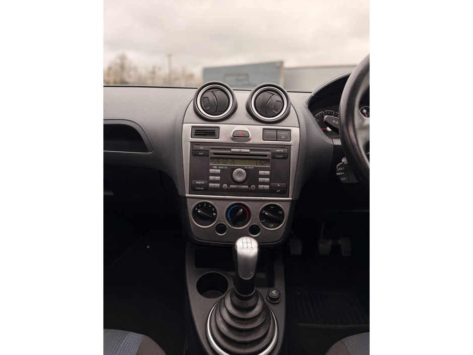 2007 Ford Fiesta - image 31