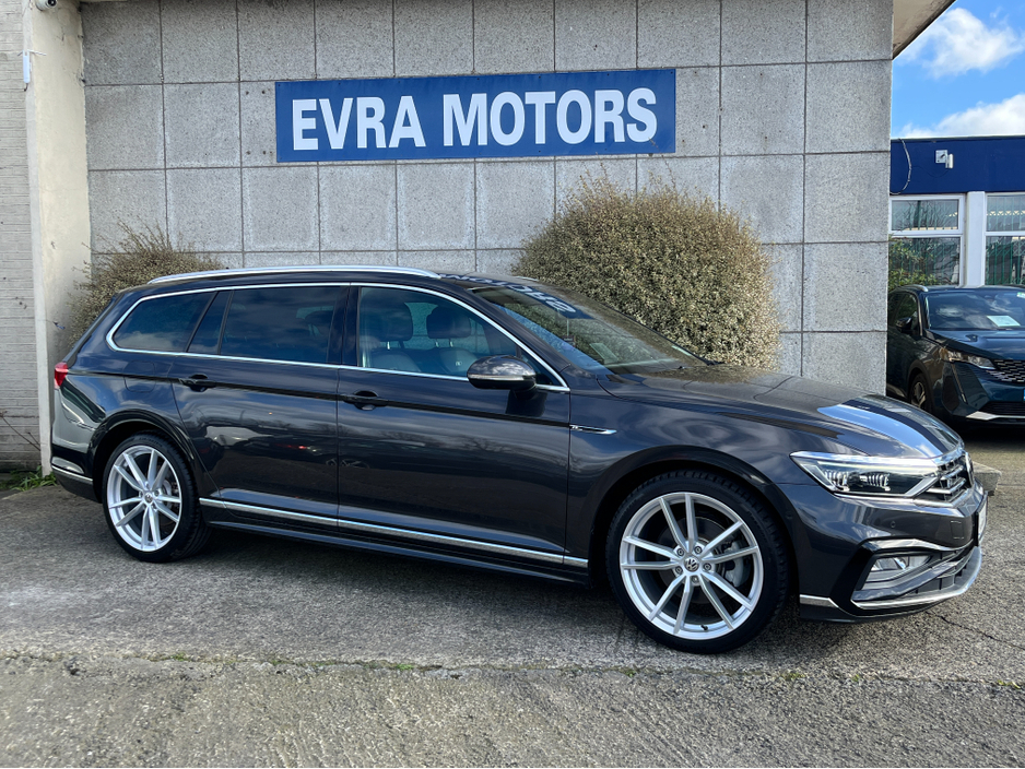 2021 Volkswagen Passat - image 3