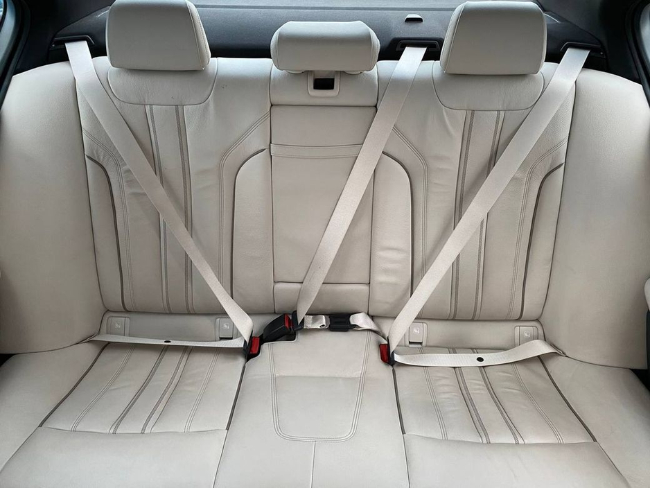 2017 BMW 5 Series - image 11