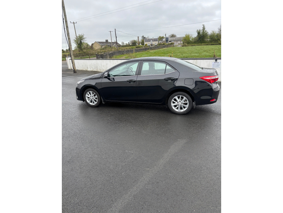 2016 Toyota Corolla - image 2