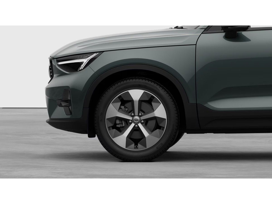 2026 Volvo XC40 - image 5