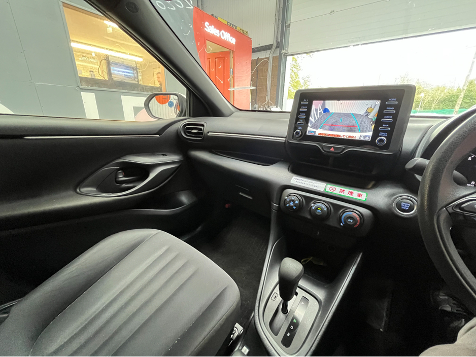 2020 Toyota Yaris - image 13