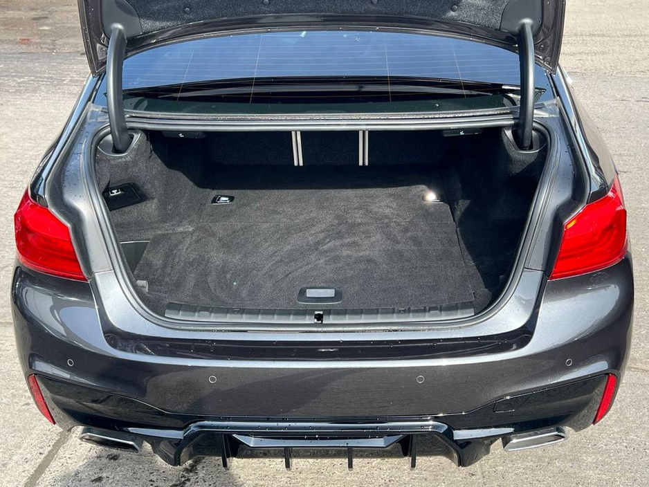 2017 BMW 5 Series - image 16