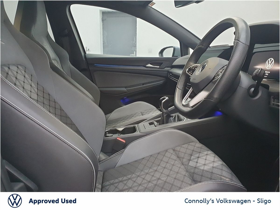 2022 Volkswagen Golf - image 8