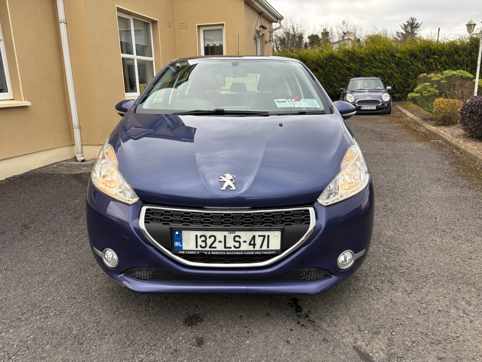 2013 Peugeot 208 - image 2