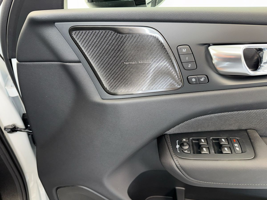2026 Volvo XC60 - image 24